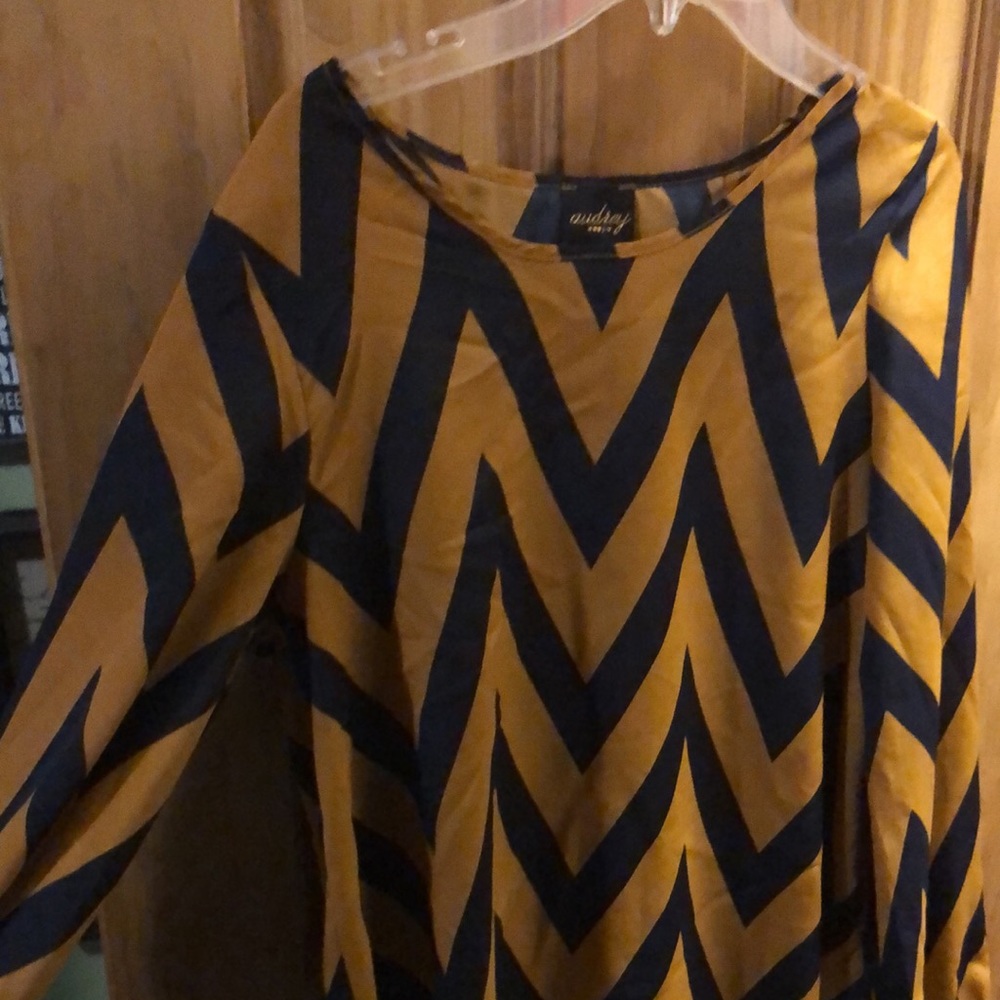 Size medium boutique top